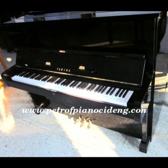 Piano Yamaha U1